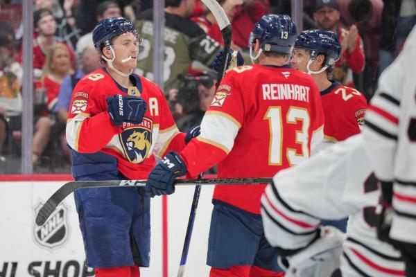 Panthers yield quick goal, dominate Blackhawks the rest of the way