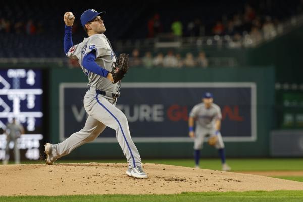 Royals edge Nationals in 10th to end 7-game skid