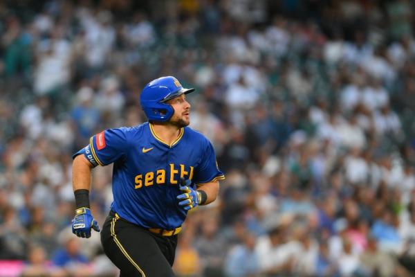 Cal Raleigh hits No. 42 as Mariners blank Rangers