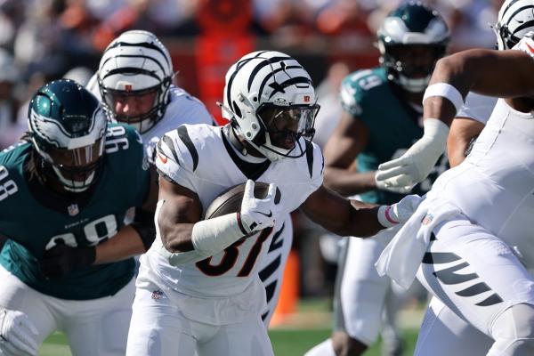 Bengals release veteran RB Zack Moss
