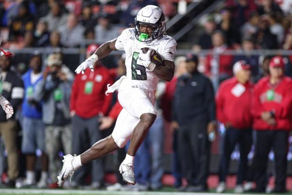 No. 8 Oregon piles up 750 yards in rout of Rutgers