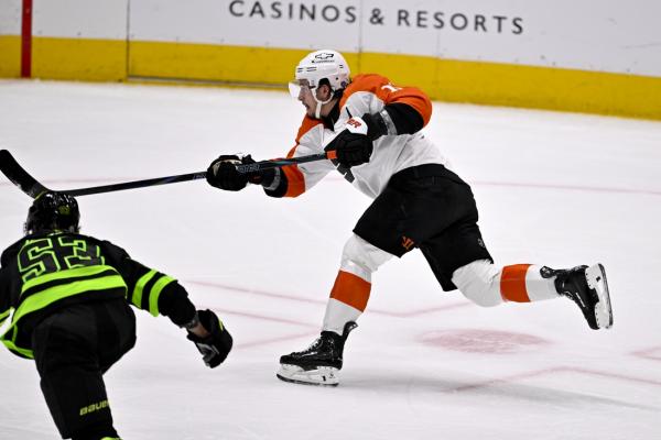 Scuffling Flyers, Blackhawks aim to boost offense, snap losing skids