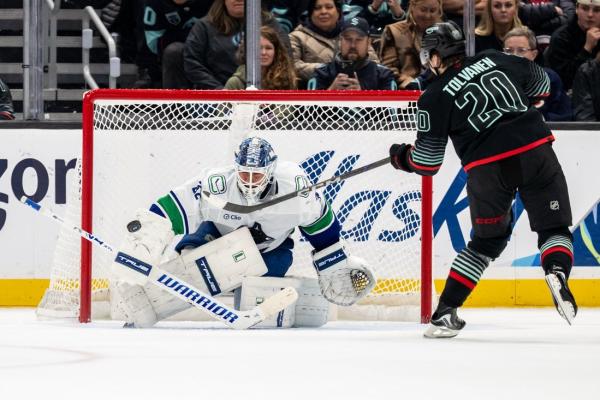 Canucks G Kevin Lankinen stops Kraken, now 4-0 in shootouts
