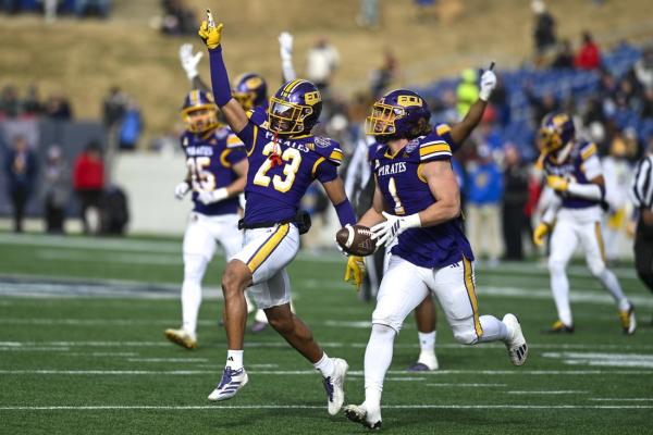 East Carolina turns five Pitt miscues into Military Bowl triumph