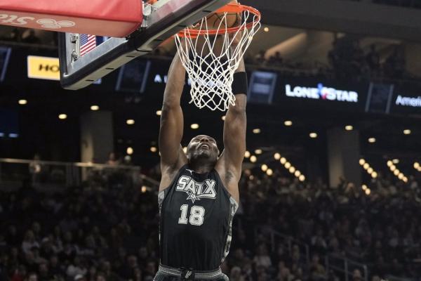 Report: Spurs signing C Bismack Biyombo for rest of season