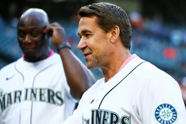 Rangers hire former All-Star Bret Boone as hitting coach