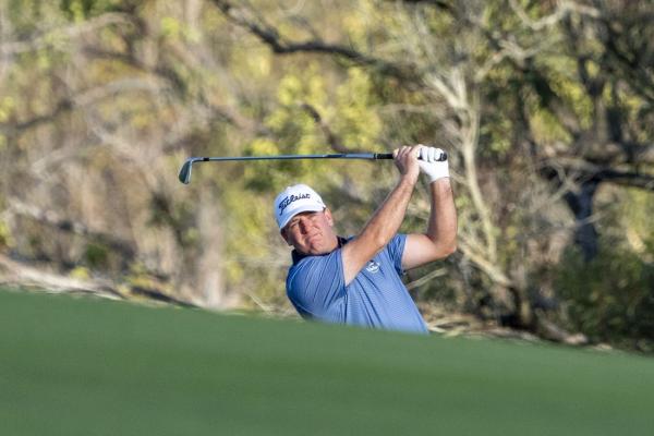 Hot start sends Tom Hoge to lead in PGA Tour opener