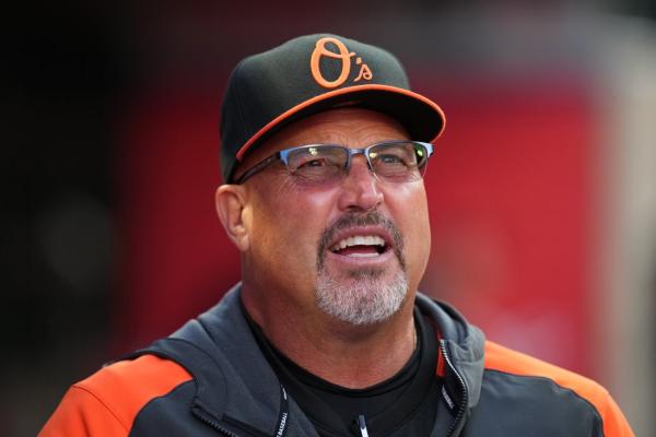 Braves hire ex-skipper Fredi Gonzalez to fix 3B coaching woes