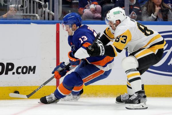 Casey Cizikas, Anders Lee each score twice as Islanders top Penguins