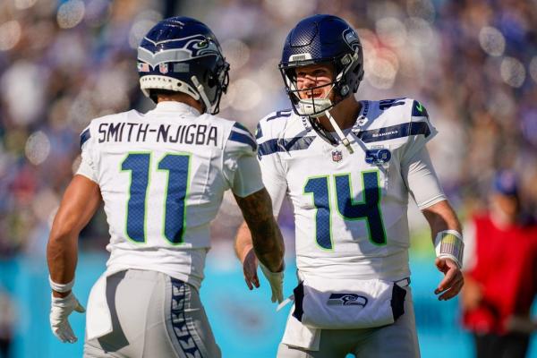 Sam Darnold throws pair of TDs, Seahawks prolong Titans’ misery
