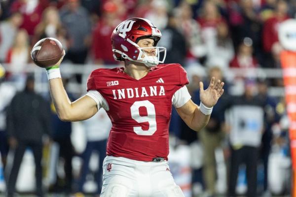 Indiana moves to No. 5 in AP Top 25; Oregon still on top