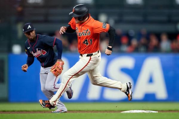 Walk-off wild pitch sends Giants past Braves in 10th