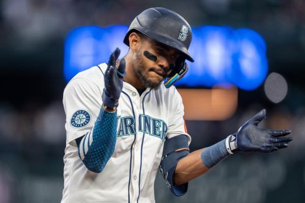 Mariners OF Julio Rodriguez hit by liner, exits vs. Angels