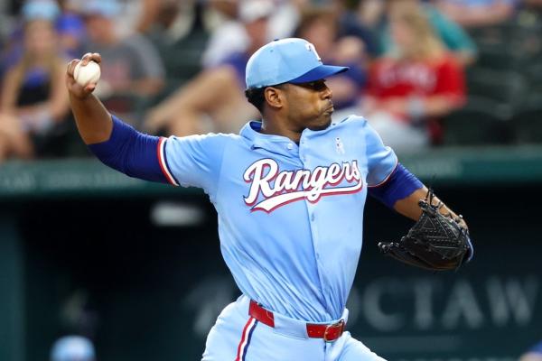 Rangers do just enough to sweep series against hapless White Sox