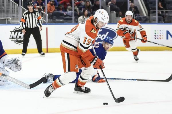 Ducks’ power play gets on track in win over Islanders