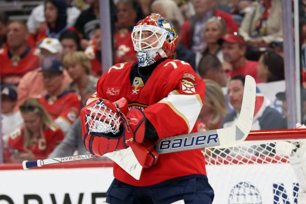 Panthers shut out Maple Leafs, tie series at two apiece