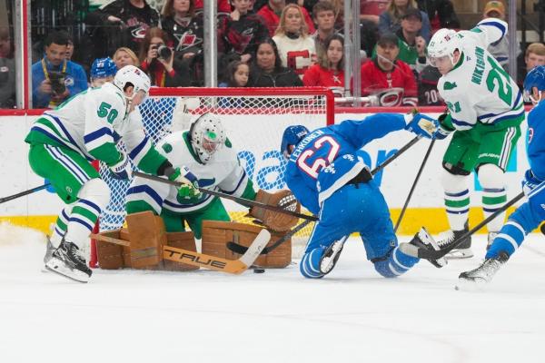 Brock Nelson sparks Avalanche comeback against Hurricanes