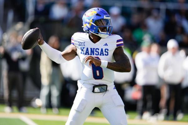 Kansas QB Jalon Daniels (knee) recovering from minor surgery