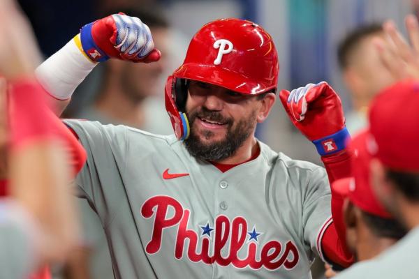 Kyle Schwarber’s late HR lifts Phillies over Marlins