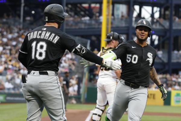 White Sox erupt for 6 runs in sixth in win over Pirates