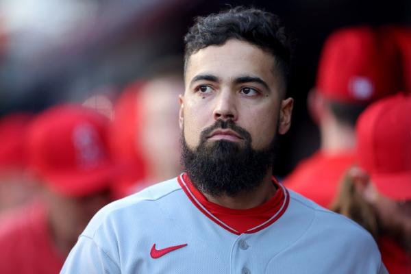 Report: Angels sever ties with oft-injured 3B Anthony Rendon