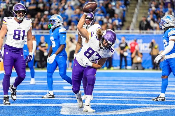 Vikings win see-saw affair, hand Lions first home loss