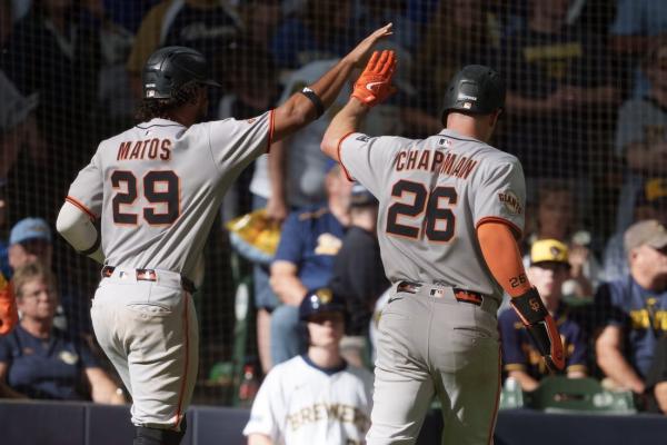 Giants overtake Brewers late in 4-3 win