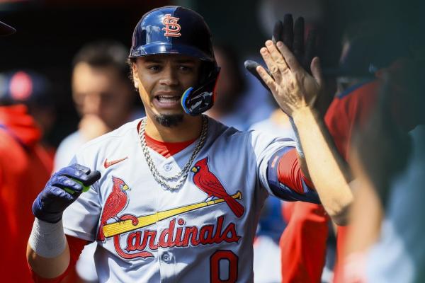 Cards hit 4 HRs, blank Reds in twin-bill opener