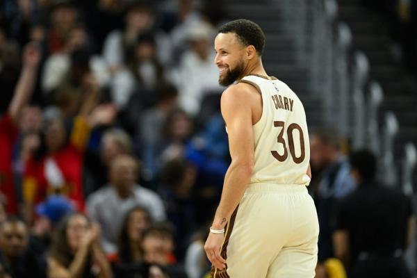 Stephen Curry, Warriors blow out Magic to avenge earlier loss