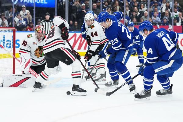 Maple Leafs' quick third period flurry stuns Blackhawks