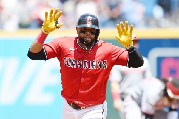 Carlos Santana slam powers Guardians past Reds