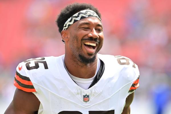 Browns DE Myles Garrett (hip) returns to practice Friday