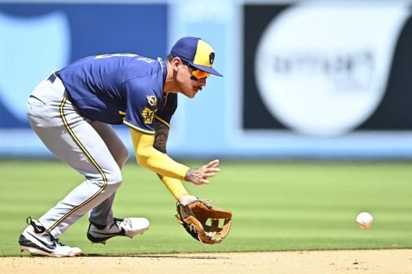 Brewers complete 2nd series sweep of Dodgers for 10th straight win