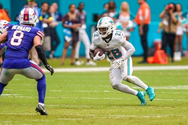 Dolphins ride RB De’Von Achane into NFL’s historic Madrid game with Commanders