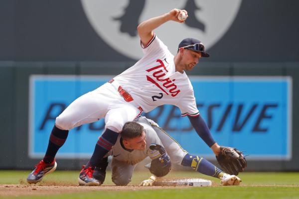 Isaac Collins (3 RBIs), Brewers rout slumping Twins 9-0