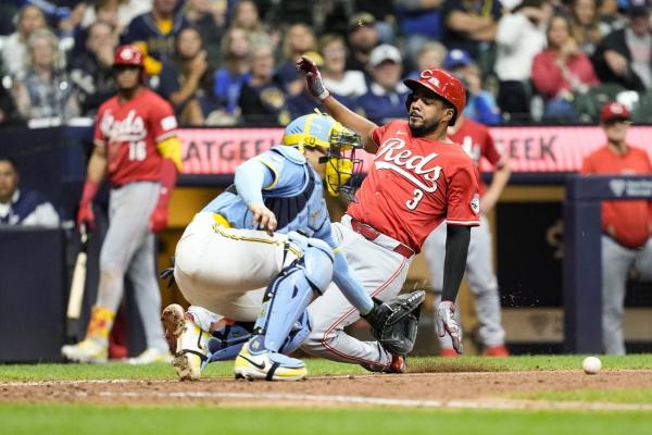 Brewers' bats stay hot in win over Reds thumbnail