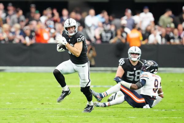 Raiders star TE Brock Bowers (knee) to miss second straight game