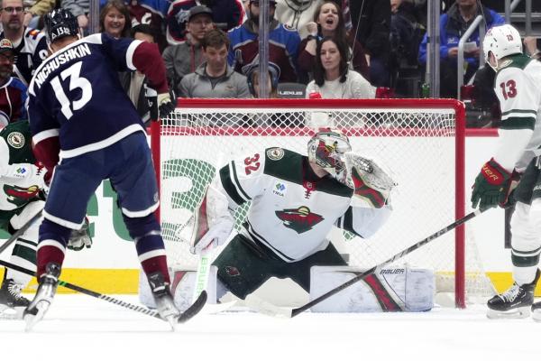 Avs ride 3-goal 2nd period to victory over Wild