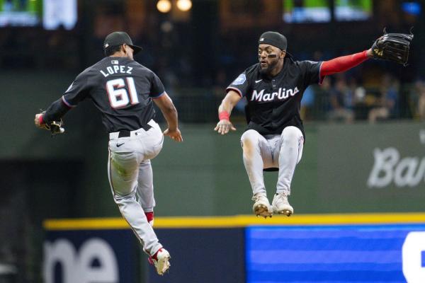 Josh Bell continues power surge as Marlins clip Brewers thumbnail