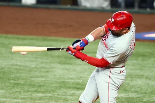 Kyle Schwarber’s 45th HR caps rally as Phillies get past Reds