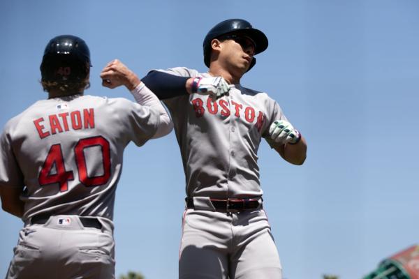 Red Sox sign 1B Nathaniel Lowe, place OF Rob Refsnyder on IL