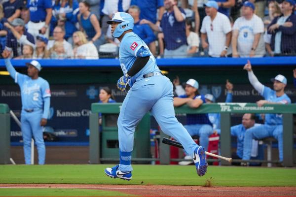Royals start fast in win, end night early for Twins starter Joe Ryan