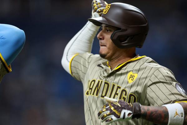 Padres belt three home runs in blowout of Rays thumbnail