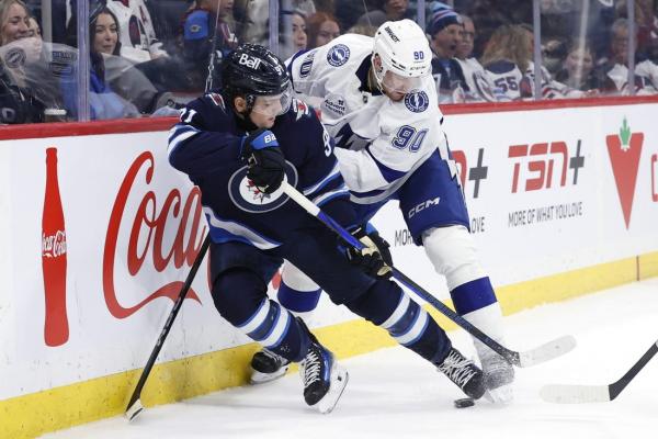 Jets outduel Lightning in high-scoring affair