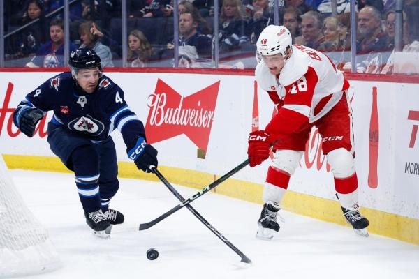 Red Wings double up Jets for 4th straight win