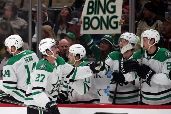 NHL roundup: Stars stomp Pens behind 6-goal first period