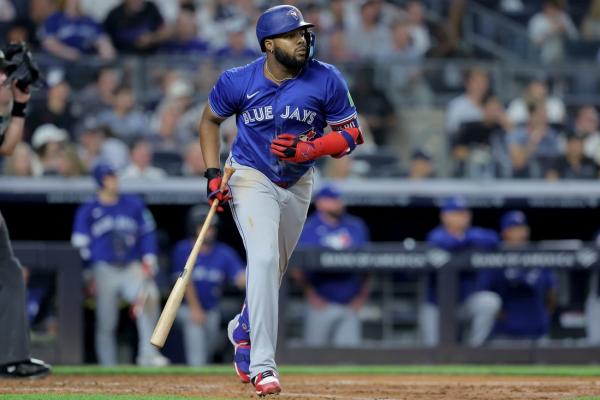 Blue Jays dominate Yankees to extend lead in AL East