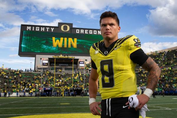 Dillon Gabriel, No. 1 Oregon brace for best shot from Michigan thumbnail