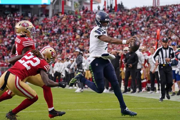 Geno Smith's late TD run lifts Seahawks over 49ers thumbnail