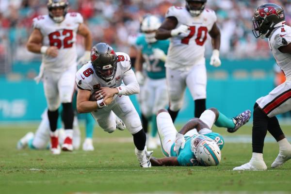 Bucs denote QB Baker Mayfield limited on estimated practice report